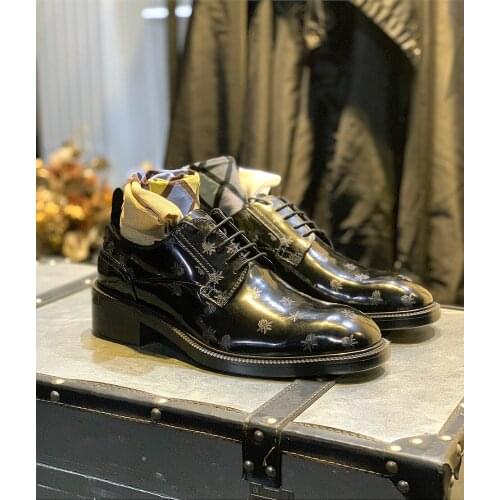 Christmas New Arrival Shoes British Style Mens Dress Shoes Pointed Toe Loafers Men Bee Printe Wedding Shoes