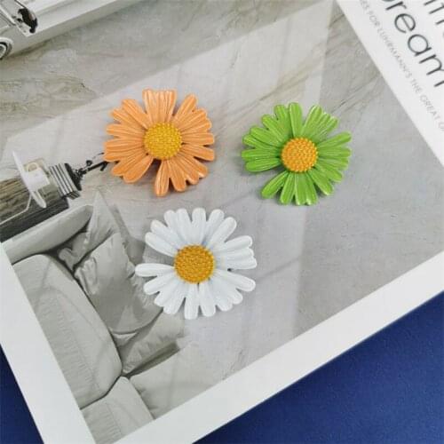 Brilliant decoration simple Daisy Brooch female Lovely Japanese anti light silk scarf button skirt pin accessories