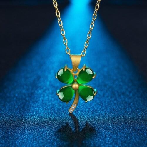 Ancient gold green agate four-leaf clover necklace female lucky green chalcedony four-leaf clover pendant clavicle chain jewelry