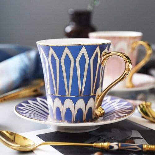 Porcelain British Coffee Cup and Saucer Luxury Royal Bone China Tazas De Ceramica Creativas Tea Cups and Saucer Sets Canecas