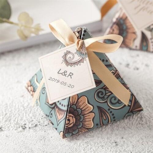 Customized Retro Vintage Triangular Pyramid Wedding Favors Candy Boxes Bomboniera Bridal Shower Party Gift Box & Ribbons & Tags