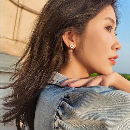 Mid-length Earrings 2021 New Hanging Asymmetrical Exquisite Daisy Earrings Female Sweet Fashion Simple Ear Jewelry Gift