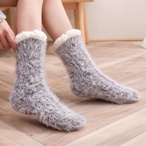 Ousefu Cheap women socks indoor Warm womens fluffy winter Furry slippers Sneaker Yoga Socks soft sleeping Slippers for home