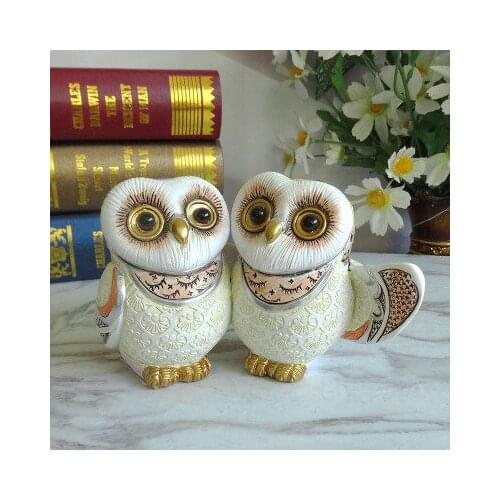The set owl watch doesn't say the living room decoration plate resin Home Furnishing bookcase creative accessories