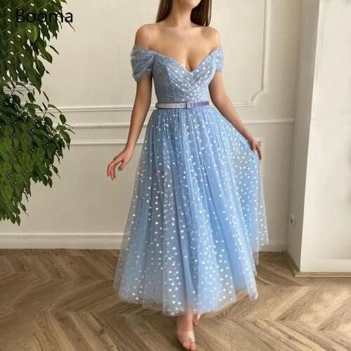 Booma Fairy Blue Hearty Prom Dresses 2021 Off the Shoulder V-Neck Midi Prom Gowns Pleated Tea-Length A-Line Wedding Party Gowns
