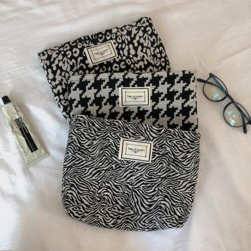 Yeqofcd Women’s Clutch Leopard Pattern Canvas Makeup Bag Girls Cosmetic Bags Toiletry Pouch Purse Cotton Handbag With Zipper