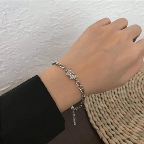 Cold wind retro head hand chain female ins of small public design sense butterfly contracted individual character hand is acted