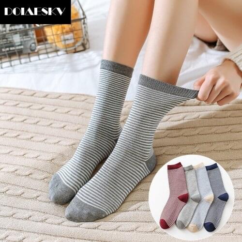 DOIAESKV Newly Design Women Crew Socks Striped Pattern Women Cotton Socks Floor Spring Autumn Winter Socks Girl Drop Shipping