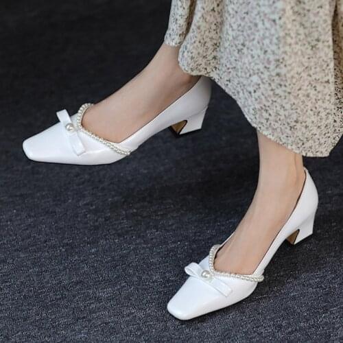 Women Wedding Shoes Bridal White Pearl Pumps String Bead Boat Shoes Square Mid Heels Dress Shoes 2020 Black Ladies Shoes 8575L