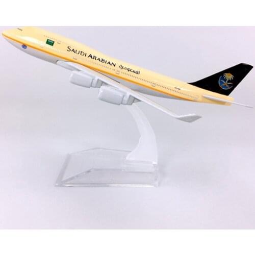 16CM Alloy Aircraft Model 1:400 airbus Boeing B747-400 SAUDI ARABIAN airlines with base metal airplane collectible display gift