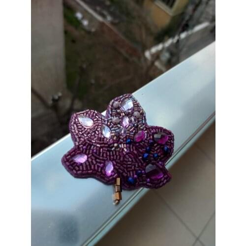 Purple Sycamore Leaf Brooch Crystal Bead Handcrafted Stylish Appearance Size: 8 * 8 Cm Jacket, Perfect Brooch That Can Be Attach