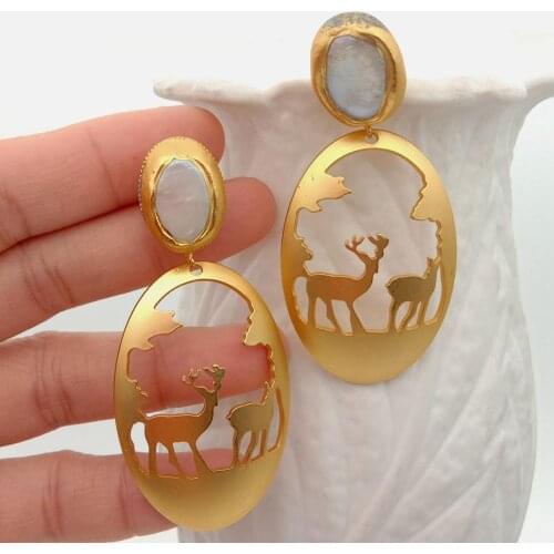YYGEM Cultured Oval White Keshi Pearl Gold color reindeer shape Stud Earrings Hollow Metal Fashion Earrings Jewelry