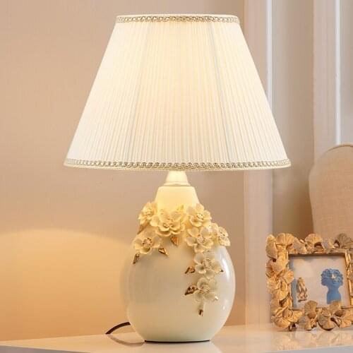 European Style Ceramic Table Lamp for Living Room Bedroom Bedside Lamp Warm Romantic Fashion Ceramic Table Lamp Room Decor