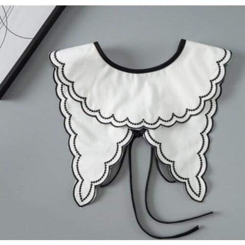Collars with Selvege in Contrast Colors Accessories for Low Cut Dresses Collars in Butterfly-Like Figure