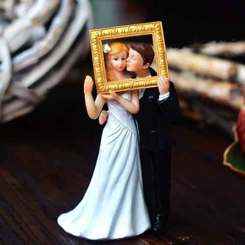 Romantic frame couple cake topper kissing bride and groom wedding cake topper cake stand wedding decorations free shipping