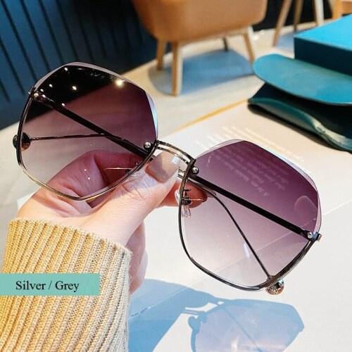 Retro Womens Oversized Sunglasses Women Metal Frame Gradient Rimless Sun Glasses for Female Square Eyewear Oculos de sol UV400