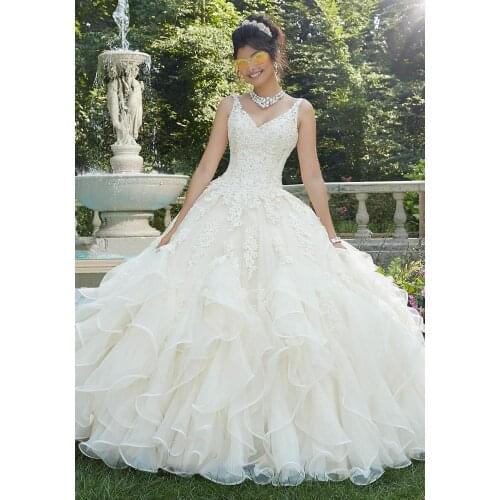 2021 New Vintage Quinceanera Dresses Luxury Organza Ruffles Party Vestidos 15 Anos V Neck Quinceanera Gown Lace Bodice Beading