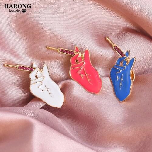 Cartoon Badge Hand Syringe Enamel Doctor Nurse Medical Pins Brooch Women Lapel Metal Brooches Jewelry Gift Graduation Souvenir