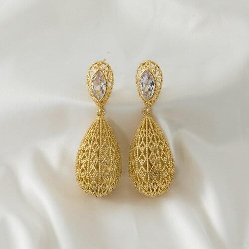 2021 Spring New Style Hollow Out Inlaid Crystal Droplet Shape Pendant Shining Earring For Women Wedding Gift