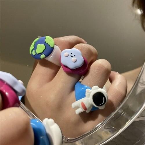 Origin Summer Cute Funny Contrasted Astronaut Earth Ring for Women Statement Resin Clouds Multicolor Index Finger Ring Jewelry