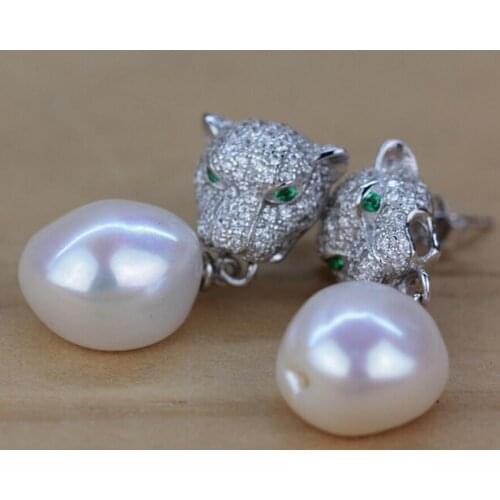 Free Shipping Punk series leopard head pierced earrings with exotic Pearl Earrings * sub similar to wild wind