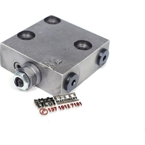 Free shipping for excavator small pine pc60 200 220 240-6-7-8 distribution valve self reducing valve plate pilot valve block