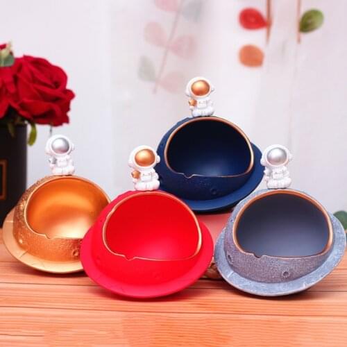 Creative Desktop Astronaut Ashtray Cute Cartoon Simple Design Decorative Ash Tray Cigarette Holder Tobacco Smoking Decor