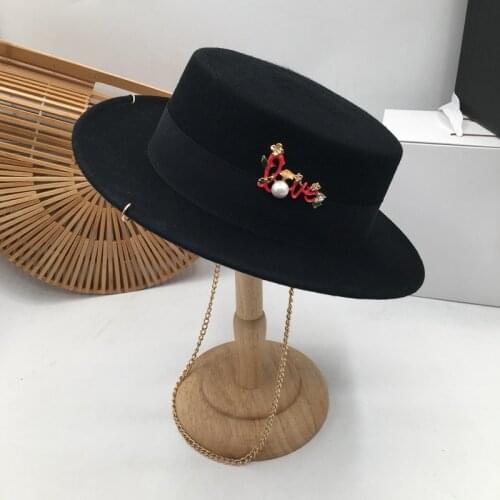 European and American stars womens cap black hat with chain female British wool hat fashion party felt hats for women