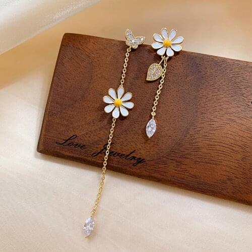 Long Flower Earring New Wave Shape Asymmetric Delicate Small Daisy Earrings Female 2020 Ear Jewelry Fashion Accessories
