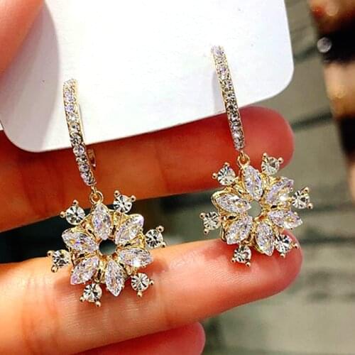 Huitan Modern Womens Earrings Exquisite Girls Ear Accessories for Party High Quality Female Drop Earring Luxury Fashion Jewelry