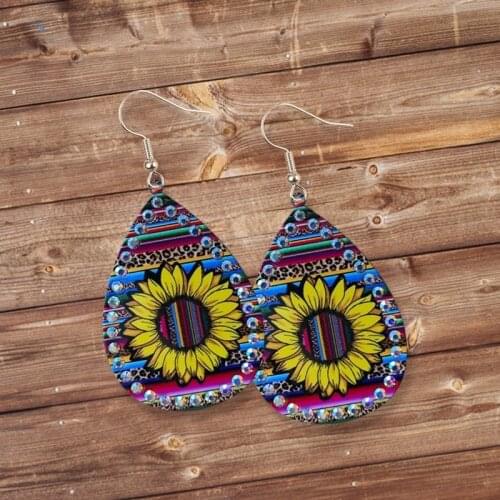 2021 Wholesale New Style Leather Earrings Water Drop Leopard Print Daisy Sunflower Hot Diamond PU Leather Earrings