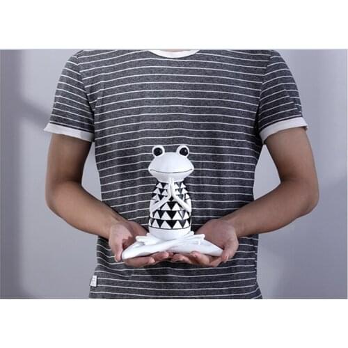 Household Decorates Creative Resin Yoga Frog Art Ornament Animal Crafts Training Room Frog Prince Black White Lovely Decoration