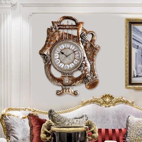 New European-style retro wall clock living room large luxury villa decorative clock silent quartz clock atmospheric creativity