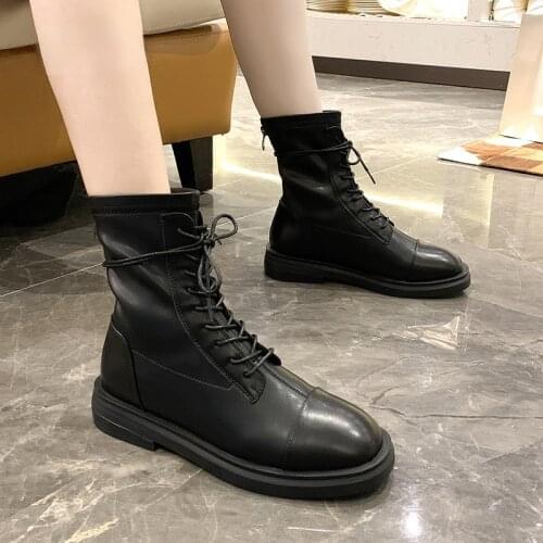 2021 Woman Motorcycle Ankle Boots Med Heels Punk Gothic Autumn Winter Boots Patent Leather Short Plush Boots Shoes Narrow Bands