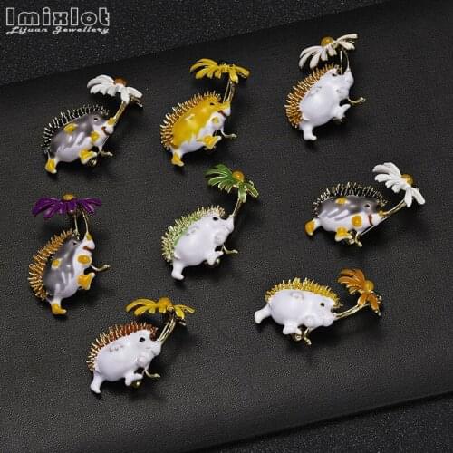 Imixlot 2021 NEW Fashion Hold Flower Hedgehog Brooch Pins Multicolor Enamel Ainmal Brooches Cartoon Badge Jewelry Gift for Women