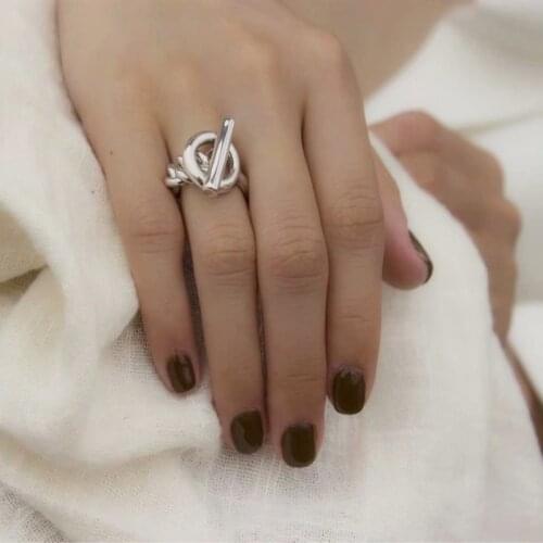 Hollowed Out Toggle Clasp Twisted Rings Chain Circle Bar Geometric Rings for Women Minimalist Ring Jewelry