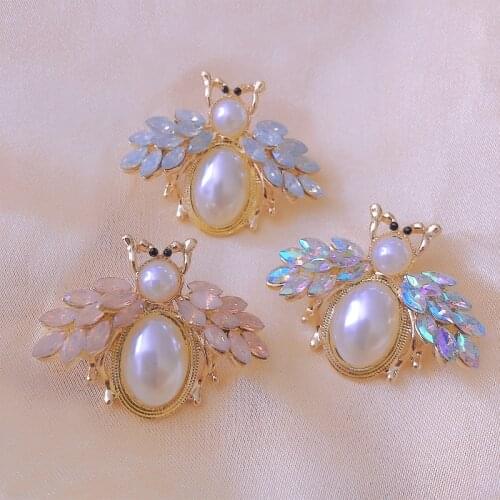 Morkopela Fashion Freshwater Pearl Pink/White Color Rhinestone Bee Insect Brooch and Pin for Women Statement Jewelry Wholesale