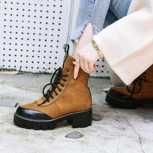 Autumn and winter 2019 new punk large 40 thick bottom short boots 41 lace up Martin boots 43 wide fat womens shoes