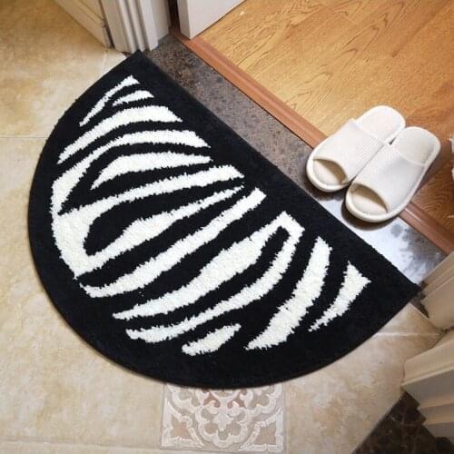 Striped Bathroom Mat Bedroom Bedside Blankets Fashion Model Room Mats Carpets for Living Room Door Mat Entrance Zebra Rug