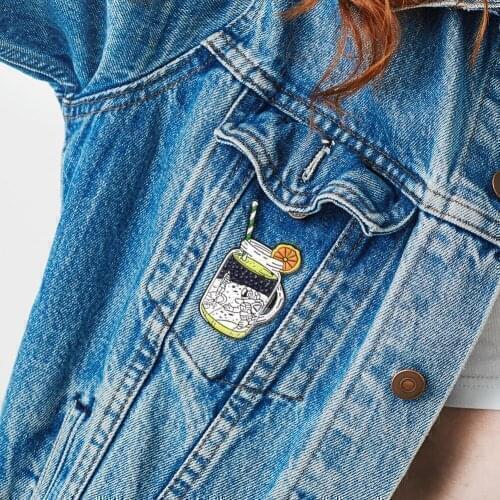 Brooch Women Men Outdoorsy Gift Enamel Pins Creative Space Astronaut Brooch Lapel Badge Clothes Denim Brooches