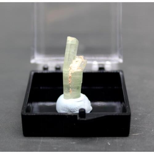 100% Natural Brazil tourmaline mineral crystal specimens stones and crystals quartz crystals box size 3.4 cm