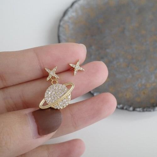 Korean Fashion Girl Earrings Simple And Versatile Net Red Temperament Planet Crystal Asymmetric Womens Earrings Manufacturers