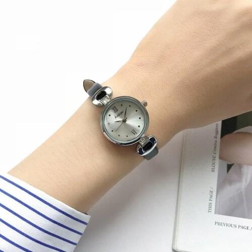 Small Women Bracelet Watches Vogue Casual Ladies Leather Wristwatches Nice Retro Female Watch Quartz Clock Relogio Feminino