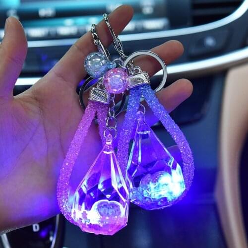 Fashion Car Keychain Creative Liquid Quicksand Light Crystal Bottle Keyring Bag Pendant for Women Bags Keyrings Jewelry
