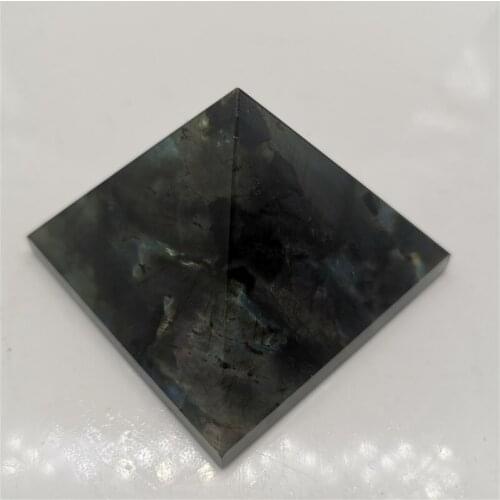 Natural elongated stone pyramids are meditation towns The first choice for home decoration