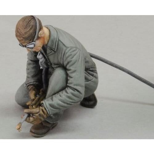 1/35 WELD MAN NO. 2 Resin Model figure GK Soldier Military theme of WWII Unassembled and unpainted kit