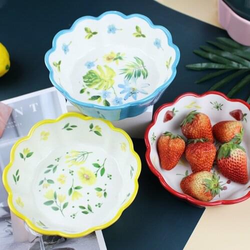 Creative Hand-Painted Strawberry Ceramic Restaurant Household Tableware Cute Lace Breakfast Bowl Fruit round Salad BowlWholesale