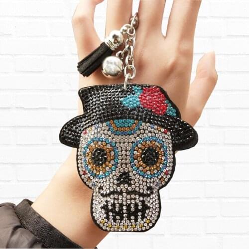 Funny Skeleton Keychain Women Rhinestone Tassel Color Eye Hat Car Bag Accessories Tricky Taro Pendant Personality Cute Key Ring
