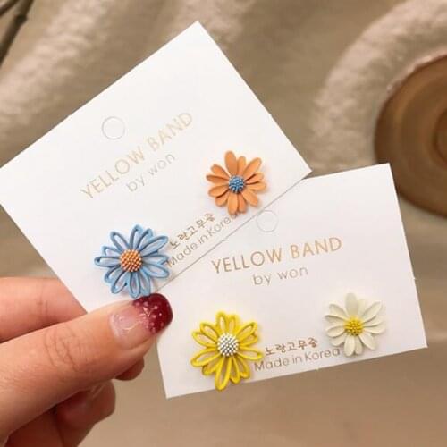 Daisy Flower Earrings Asymmetrical Korean Jewelry Cute Flower Small Stud Earrings For Women 2021 New Fashion Sweet Earrings