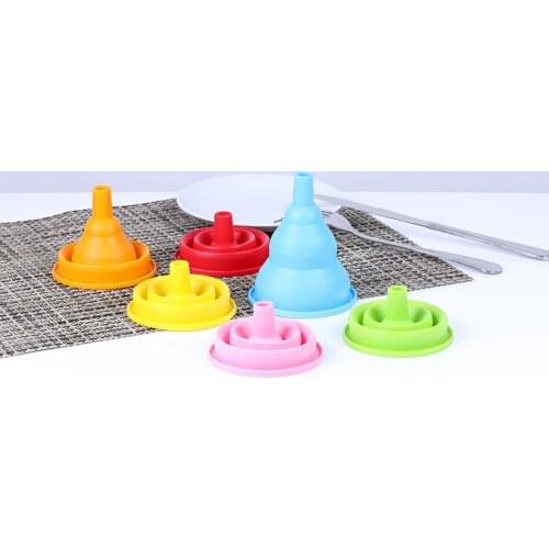 1pcs Collapsible Funnel Folding Portable Funnels Be Hung Household Liquid Dispensing Kitchen Tools Mini Foldable Funnel Silicone